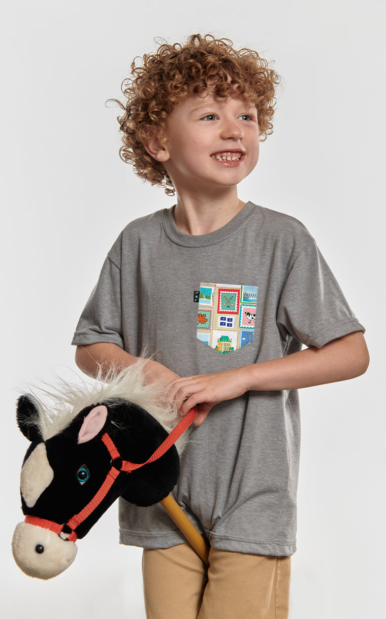 T-shirt à poche Timbres