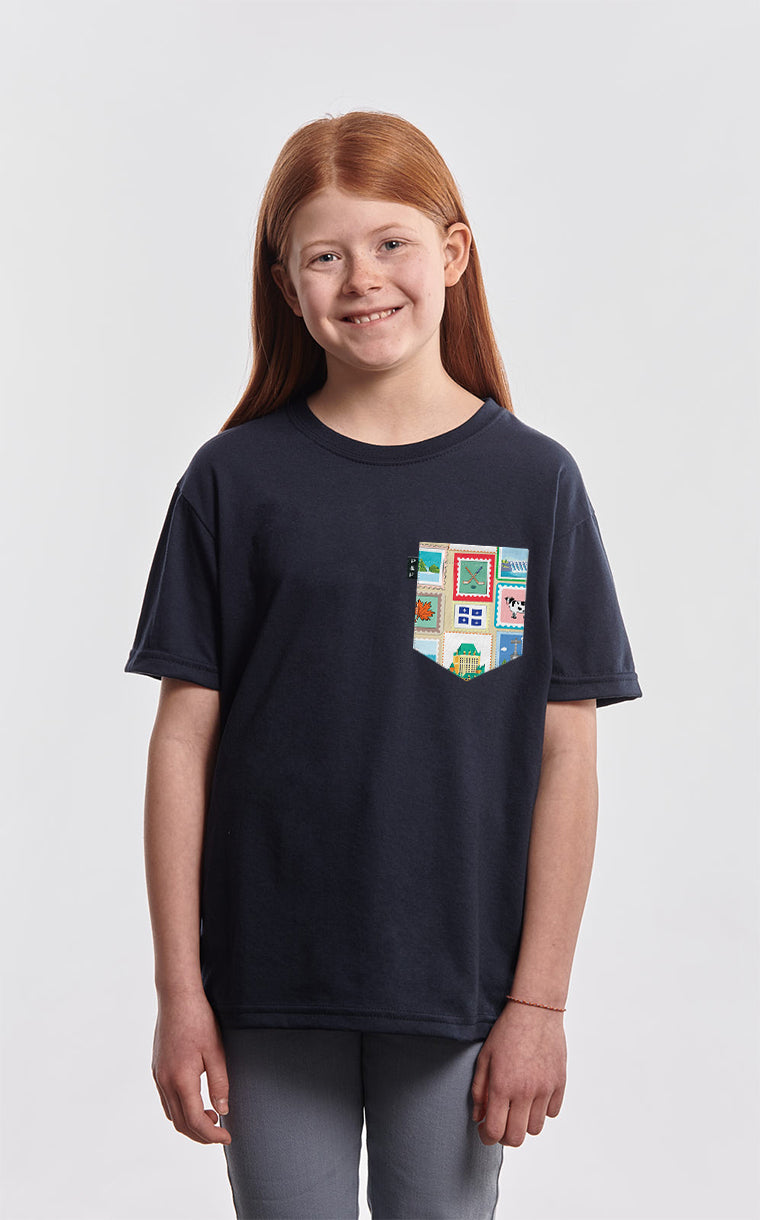 T-shirt à poche Timbres