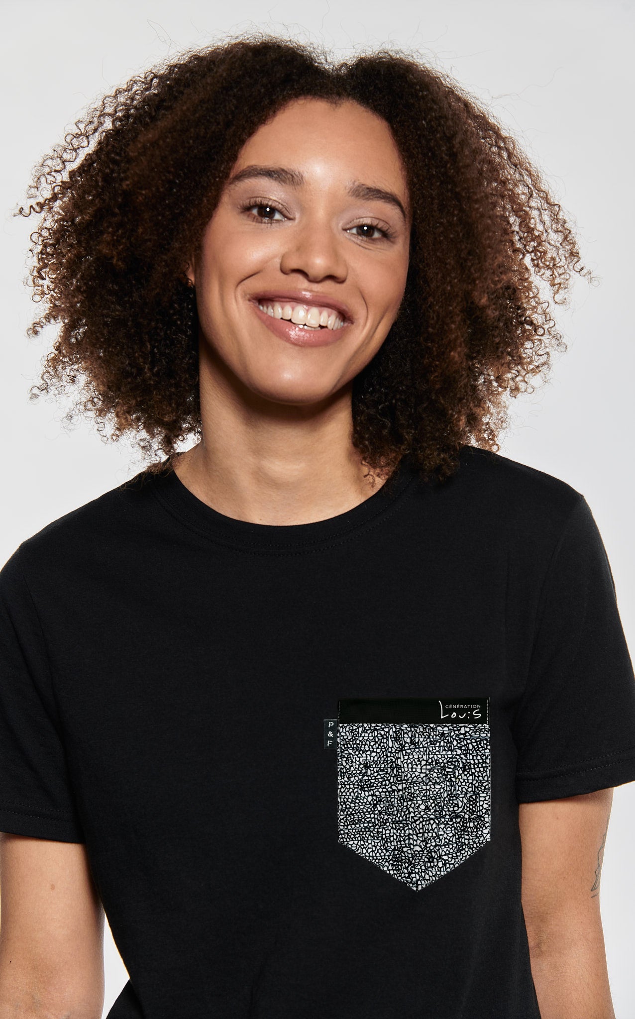 T-shirt coupe Boyfriend à poche Interconnexion