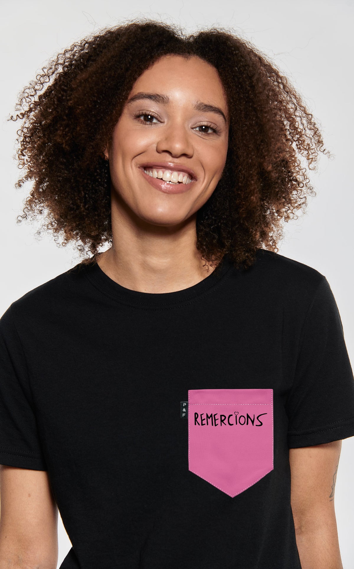 T-shirt coupe Boyfriend à poche Mishel Kekourge Remercions