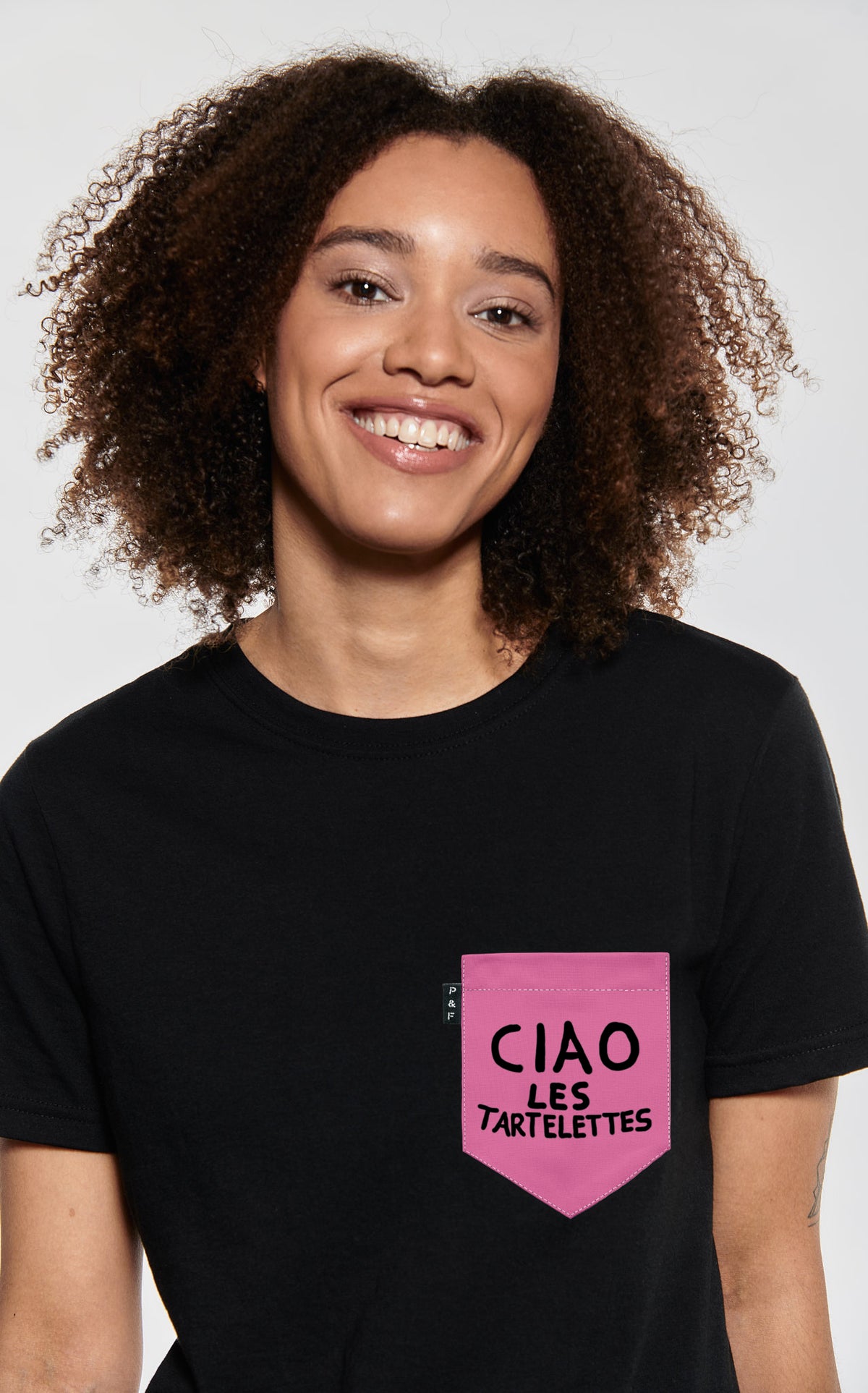 T-shirt coupe Boyfriend à poche Mishel Kekourge Tartelette