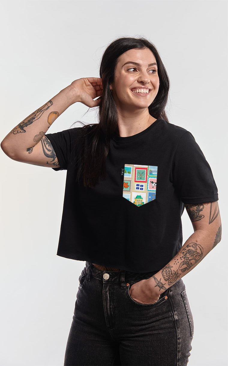 T-shirt « crop top » à poche Timbres