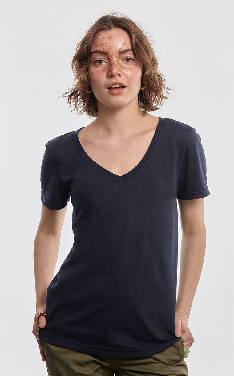 Semi-fitted V-neck with no pockets