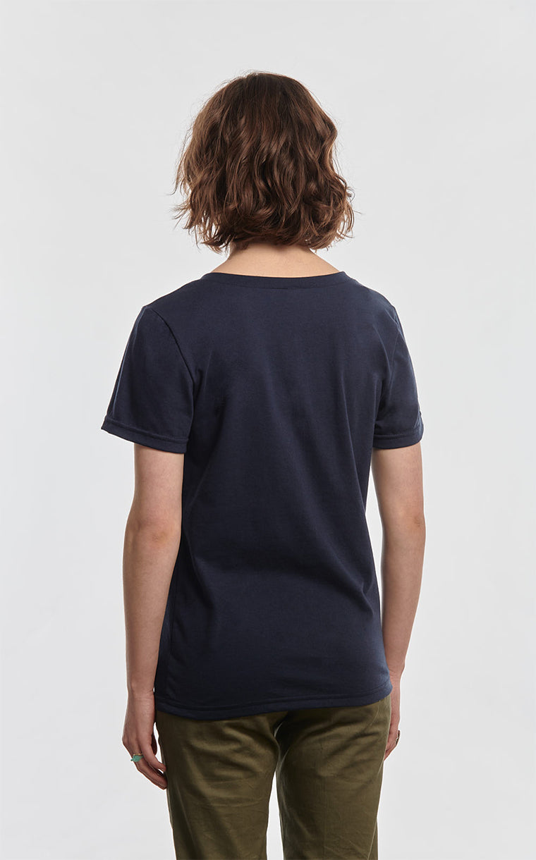 Semi-fitted V-neck with no pockets