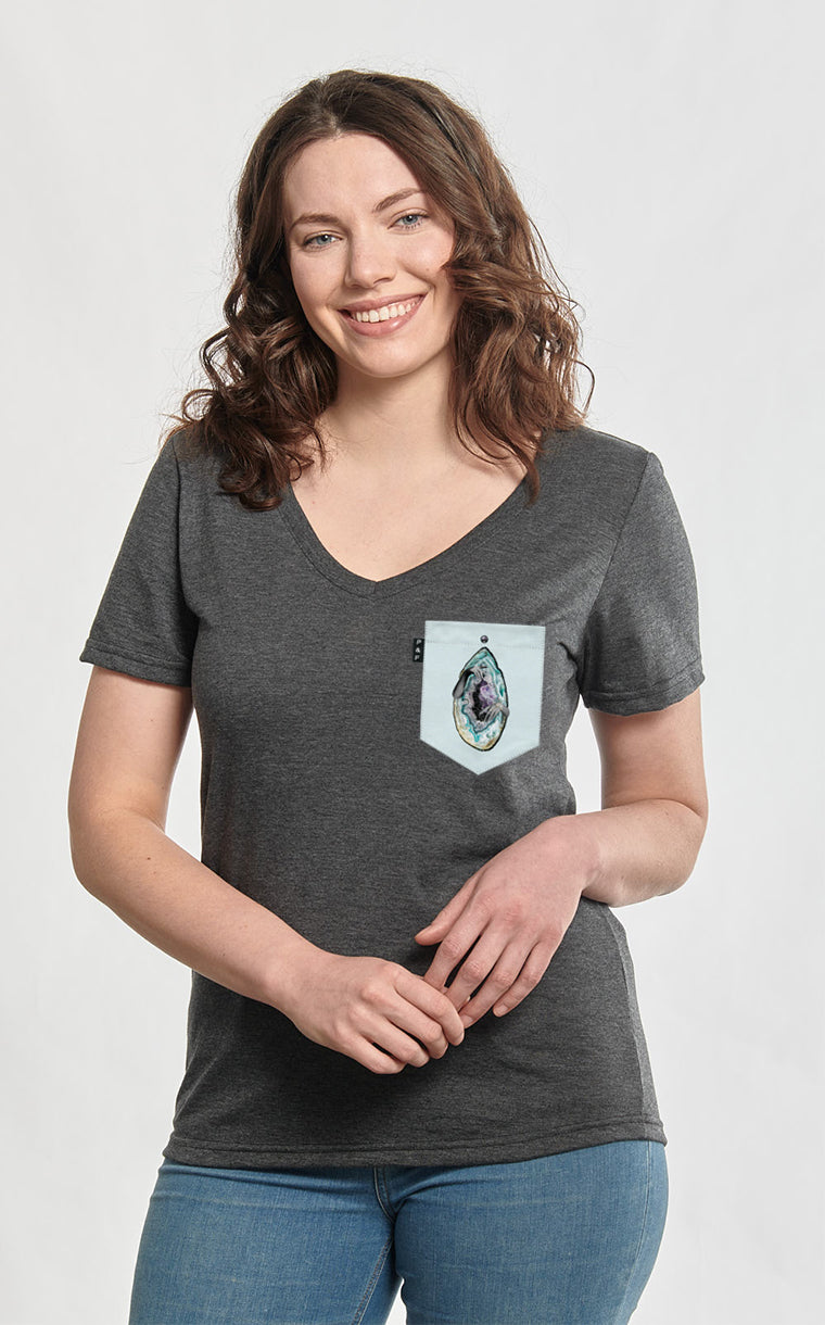 Agate the power semi-fitted V-neck with pocket