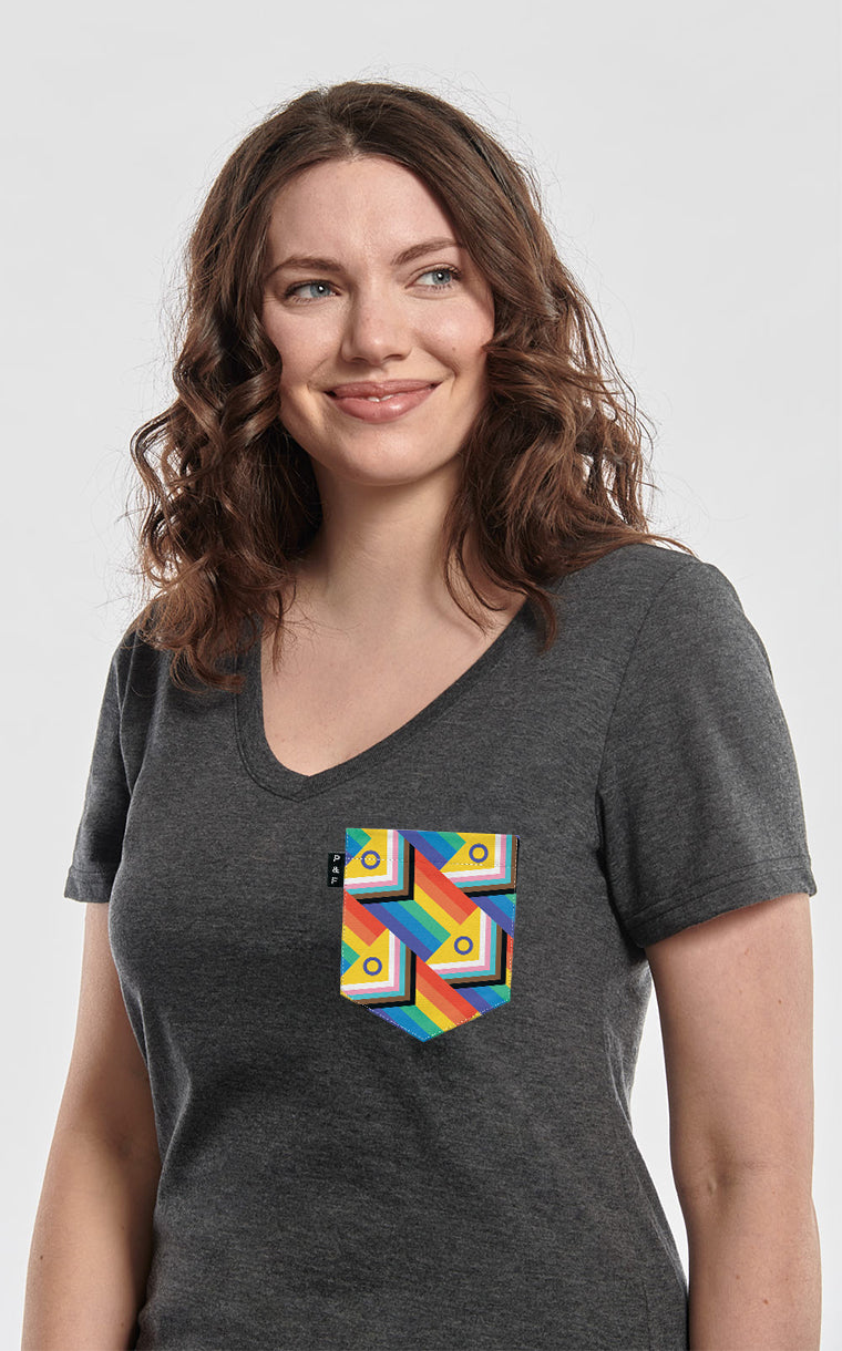 Semi-fitted V-neck with pocket Wear the rainbow