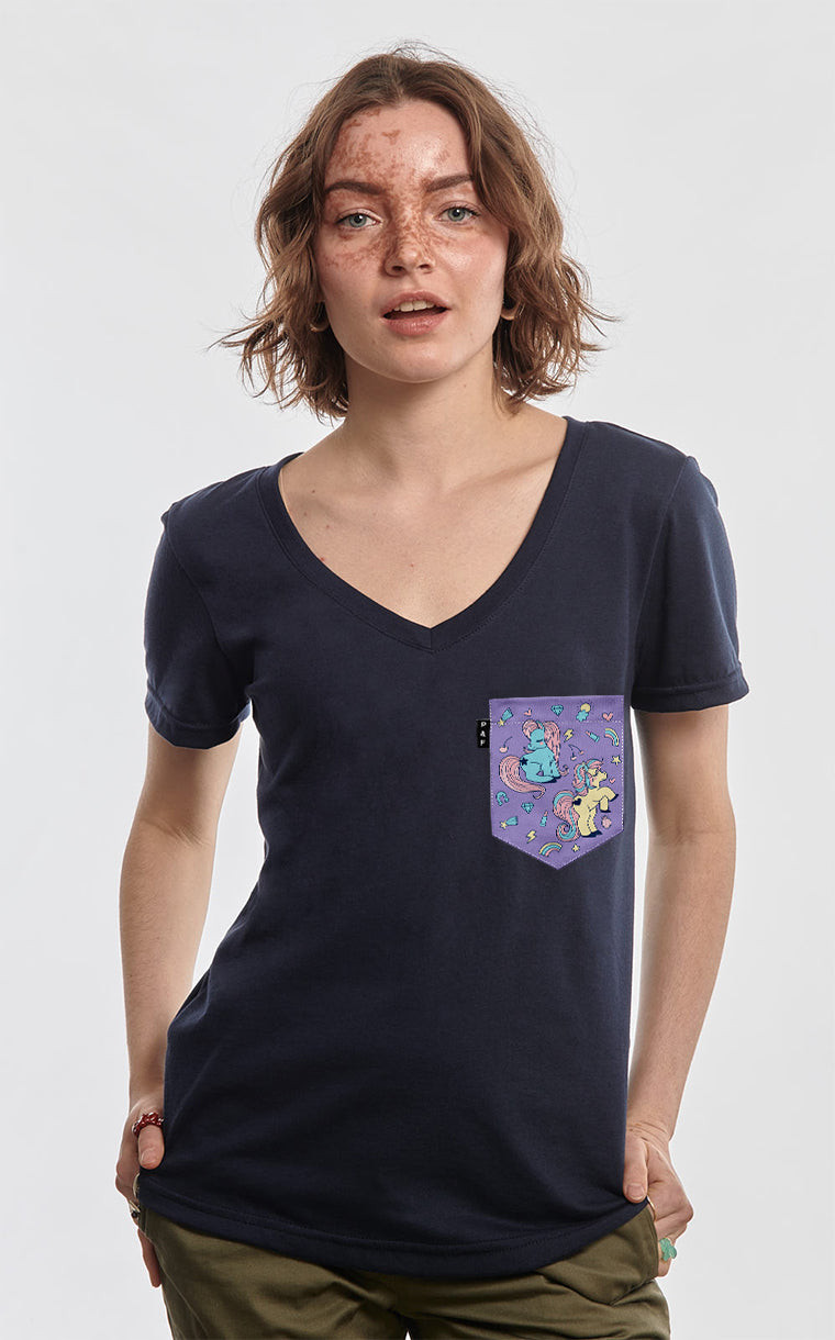 Semi-fitted V-neck with butterfly poop pocket