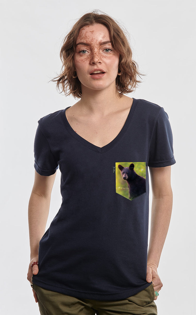 Semi-fitted V-neck with pocket The average bear