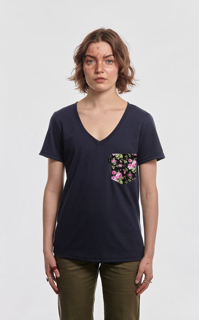 Semi-fitted V-neck with Roses pocket