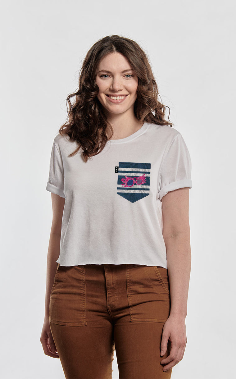 Put on your LUNAttes crop top pocket t-shirt